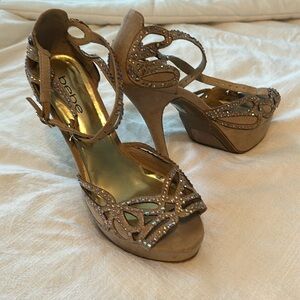 Nude bebe heels, iridescent stones.